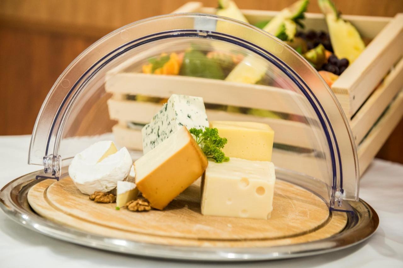 Garden Hotel Wellness Es Konferencia ソルノク エクステリア 写真