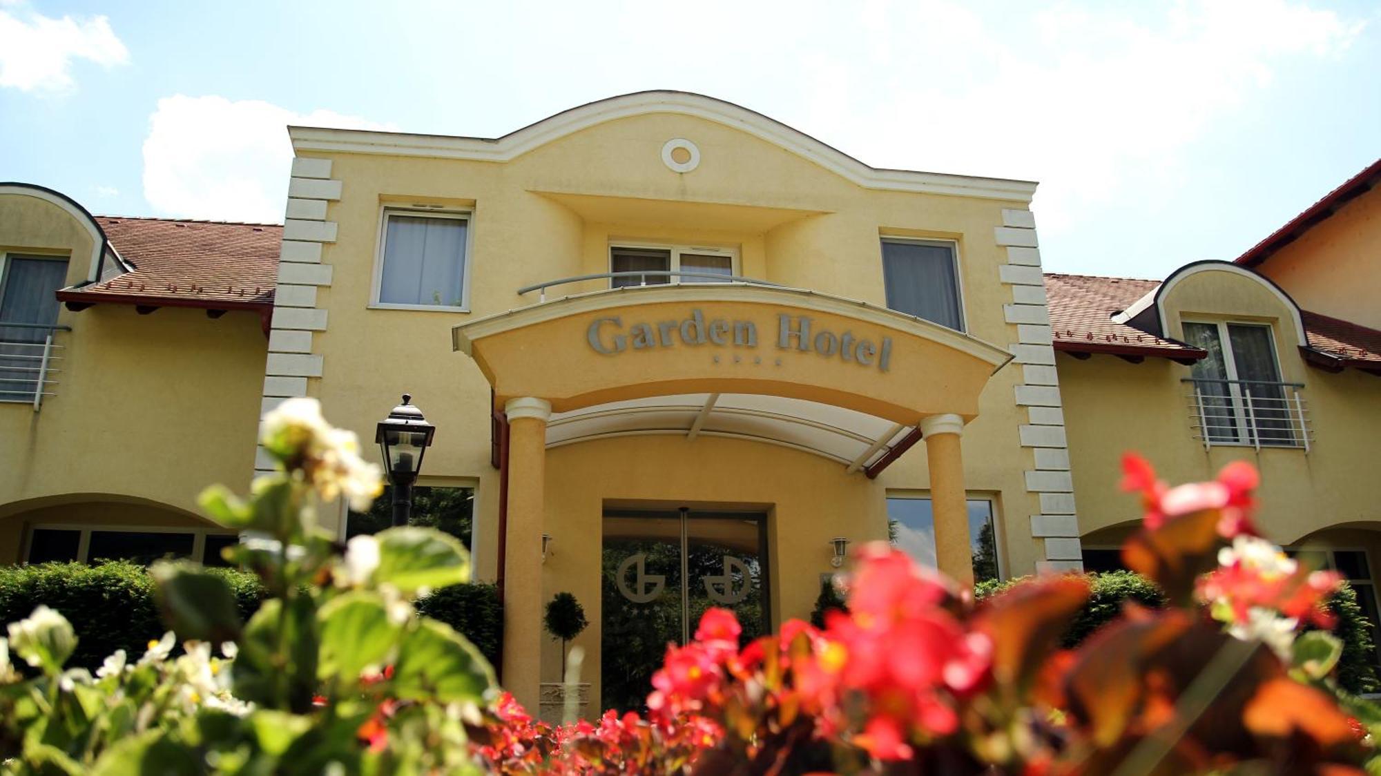 Garden Hotel Wellness Es Konferencia ソルノク エクステリア 写真