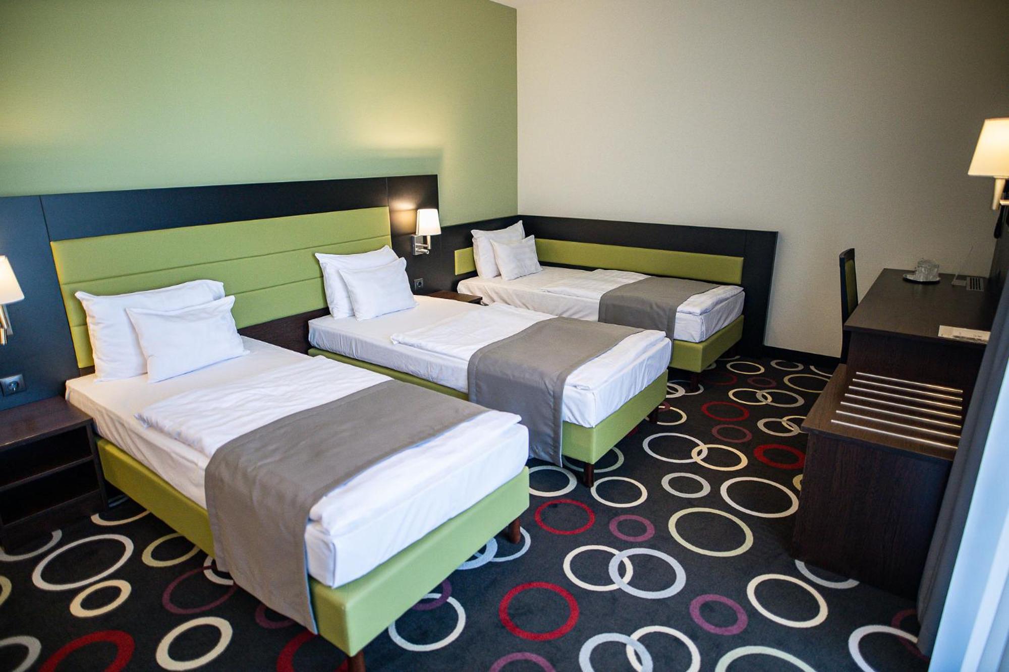 Garden Hotel Wellness Es Konferencia ソルノク エクステリア 写真