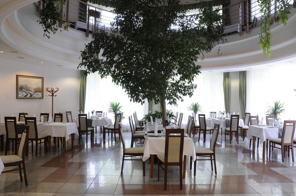 Garden Hotel Wellness Es Konferencia ソルノク エクステリア 写真