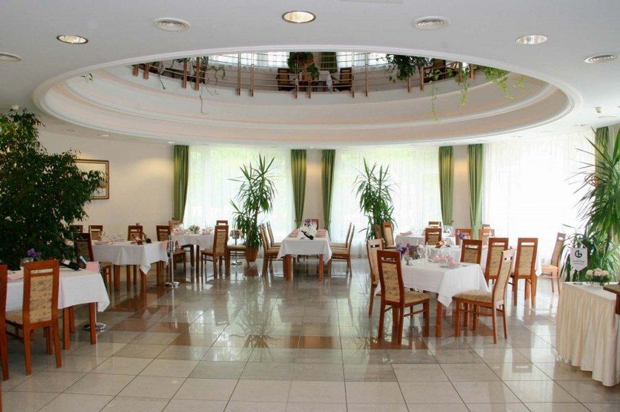 Garden Hotel Wellness Es Konferencia ソルノク レストラン 写真