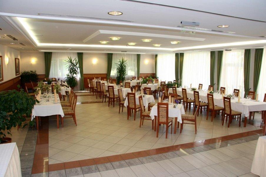 Garden Hotel Wellness Es Konferencia ソルノク レストラン 写真