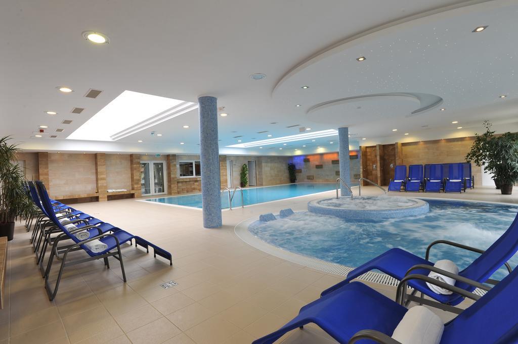 Garden Hotel Wellness Es Konferencia ソルノク エクステリア 写真