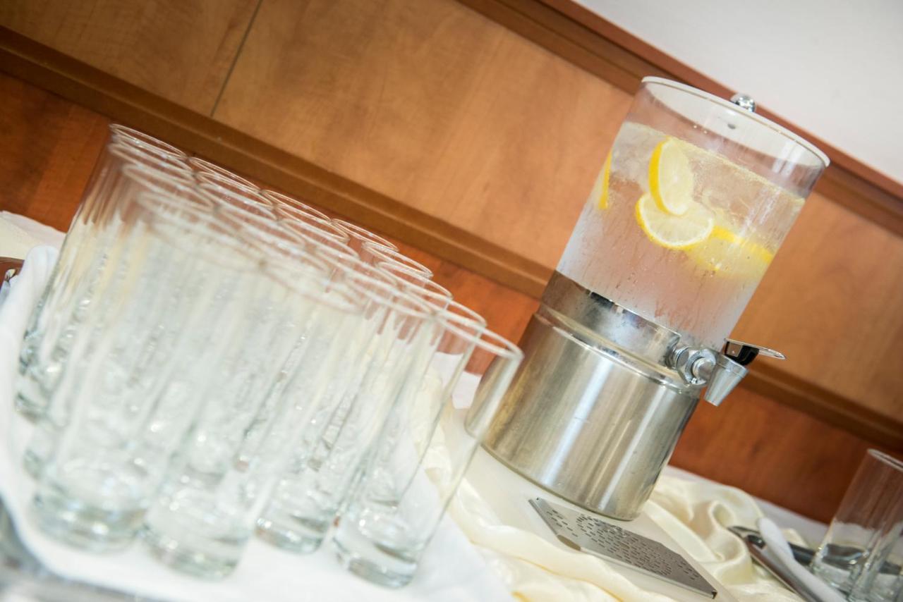 Garden Hotel Wellness Es Konferencia ソルノク エクステリア 写真